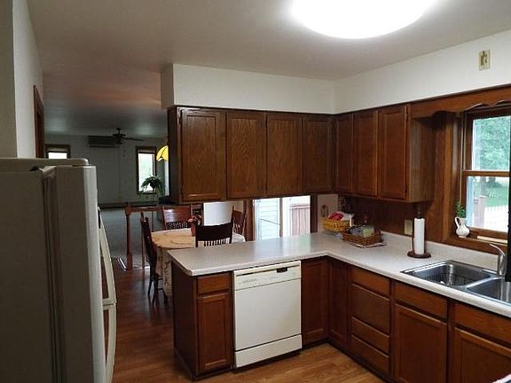 5th image of 106 Fairland St