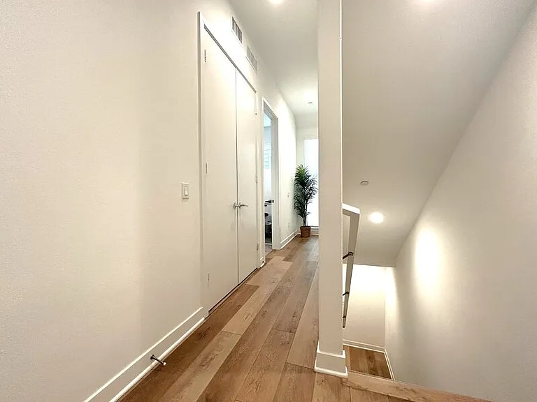 10917 1/2 Otsego St — Photo 12