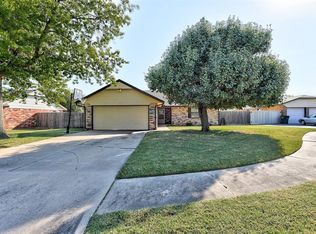 1204 Spruce St, Moore, OK 73160
