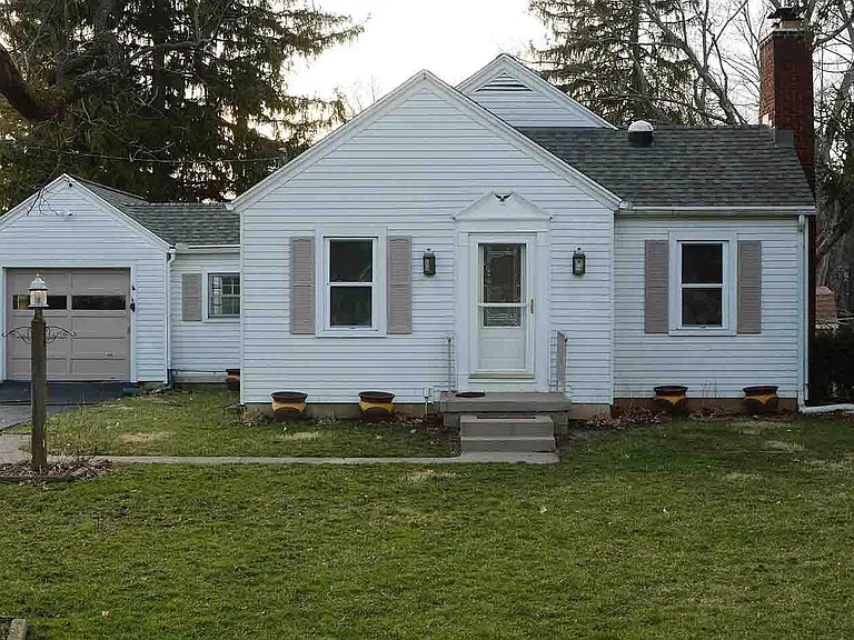 1683 N Longview St — Photo 1