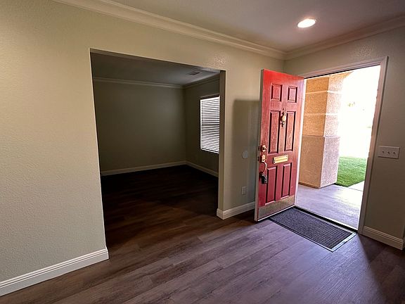 4th image of 25417 Mountain Springs St