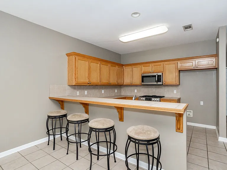10022 Petersburg Dr — Photo 10