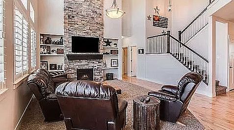 4th image of 1633 Carriage Dr