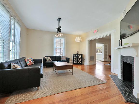 5th image of 4244 Saint Johns Ave
