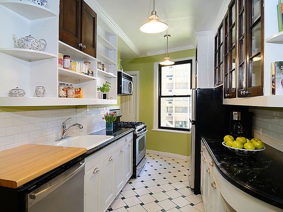 3rd image of 50 W 96th St APT 4C