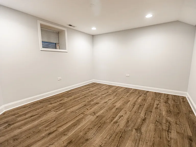 2127 N Sheffield Ave — Photo 9