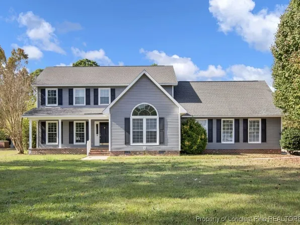 452 Foxwood Dr, Hope Mills, NC 28348