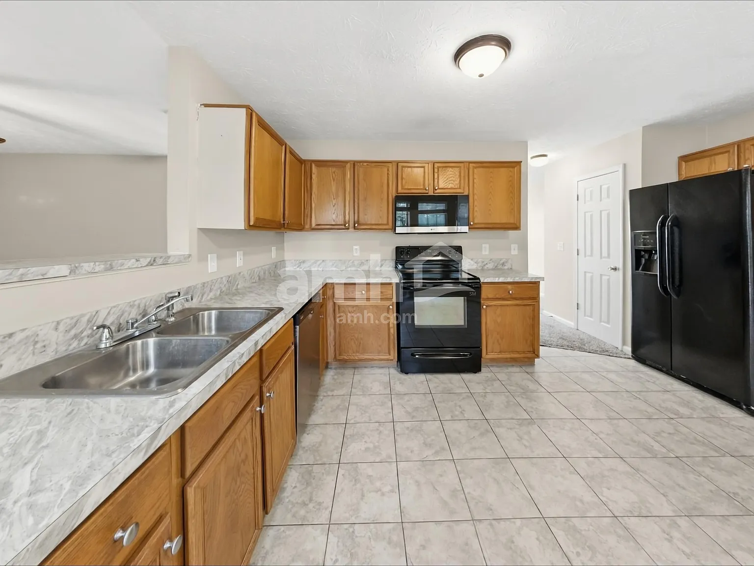 3 bed, 2.5 bath, 2114 sqft, $2,320 — Photo 4