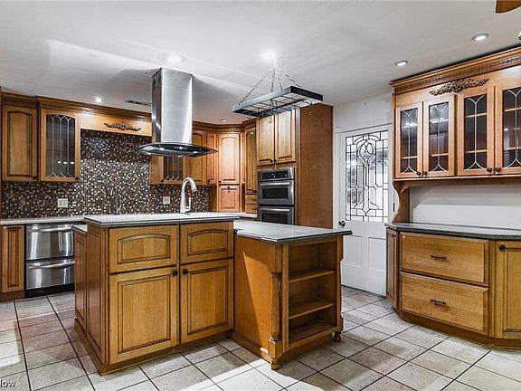 4th image of 281 Meadow Ln