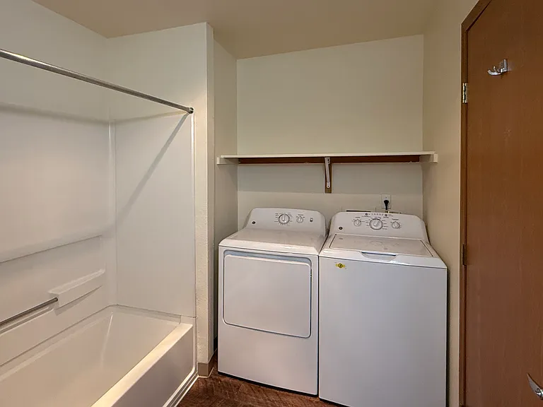 Alder Crossing Apartments — Photo 10