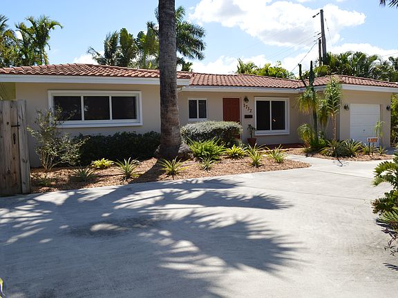 3rd image of 1732 Coral Gardens Dr