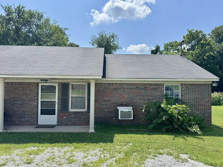 16467 Hampton Ln #G — Photo 2