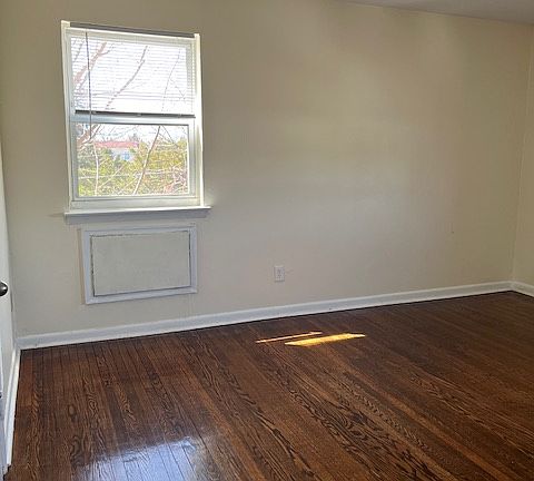 4th image of 1725 Hoffnagle St #202