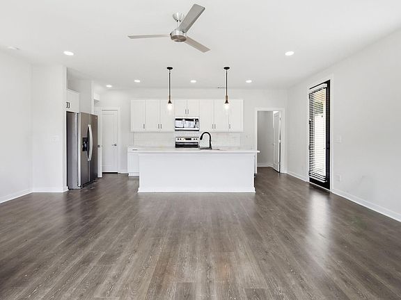 3rd image of 309 Jeffries Way
