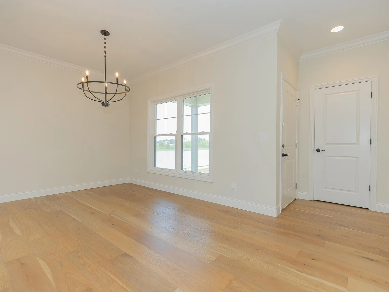 3 bed, 3.0 bath, 2221 sqft, $2,800 — Photo 4