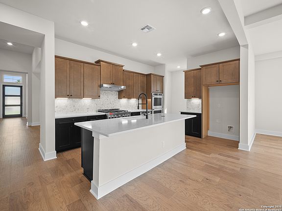5th image of 1402 Berkdale Bluff