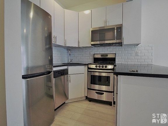 2nd image of 182 Kosciuszko St Floor 2