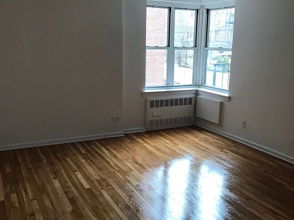 4th image of 3443 Crescent St APT 2A