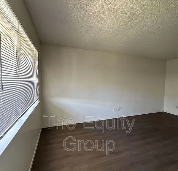 1873 Emma Lee Ln — Photo 3