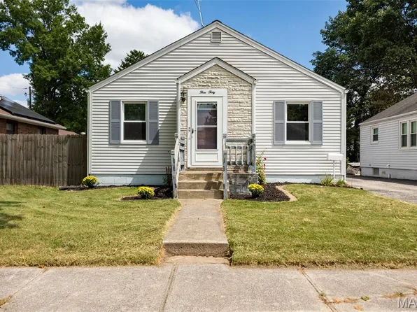 330 N Chestnut St, Litchfield, IL 62056