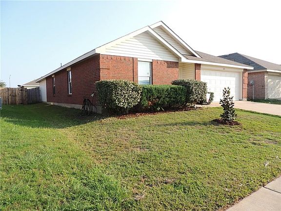 3rd image of 1412 Queens Brook Ln