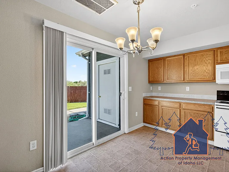 3905 Idaho Ave — Photo 9