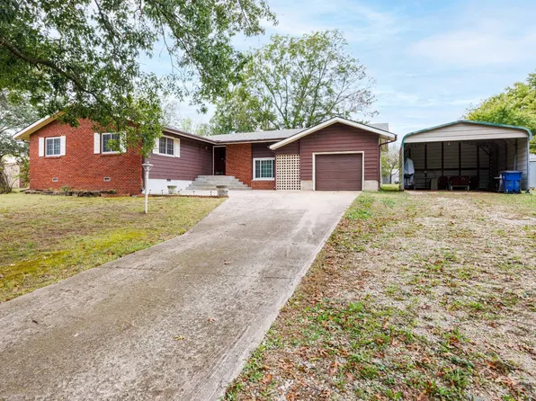 106 S Smith St, Caney, KS 67333