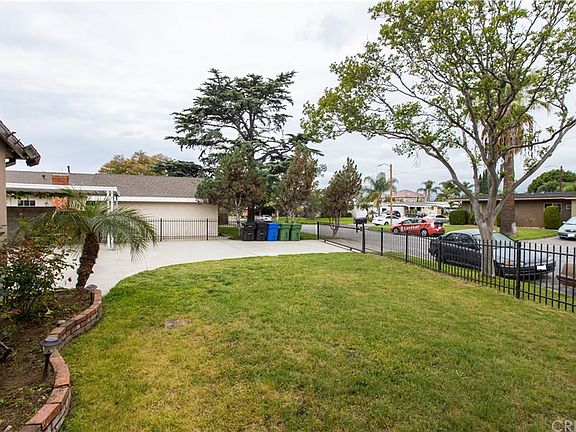 4th image of 17918 E Clovermead St