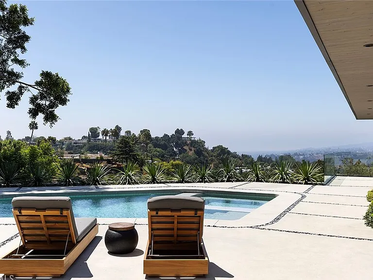 9015 Alto Cedro Dr — Photo 3