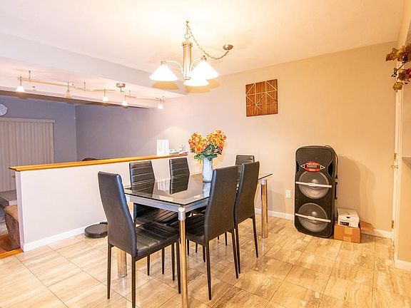 5th image of 47 Graham St Unit 2