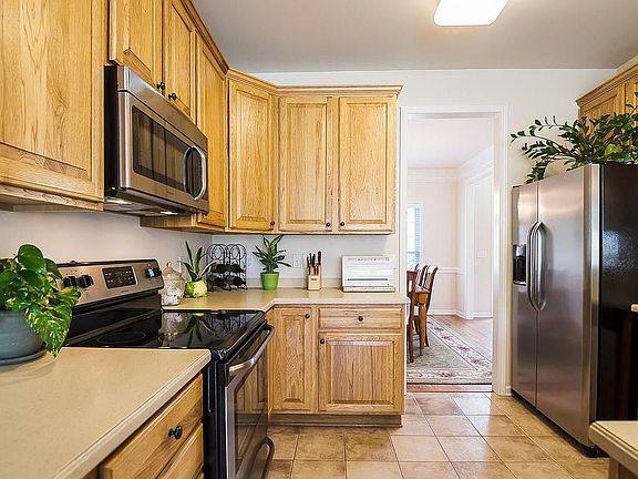 4th image of 500 Pembroke Ln