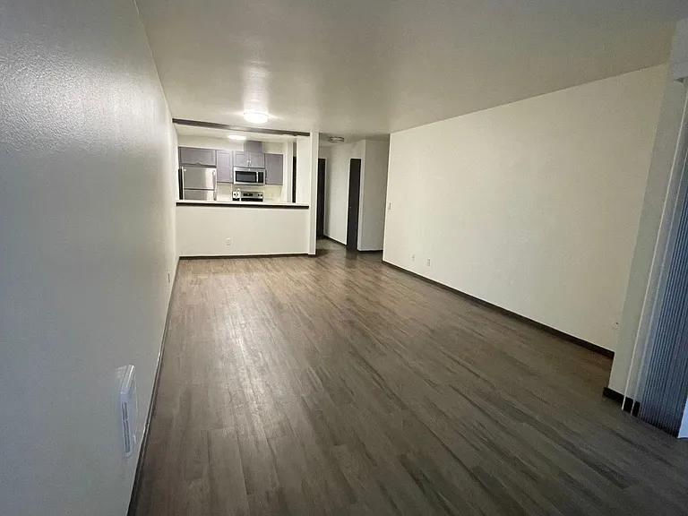 6040 Cali - Spacious 1 & 2 Units | Washer/Dryer | Private Balcony | Lots on Natural Light — Photo 18