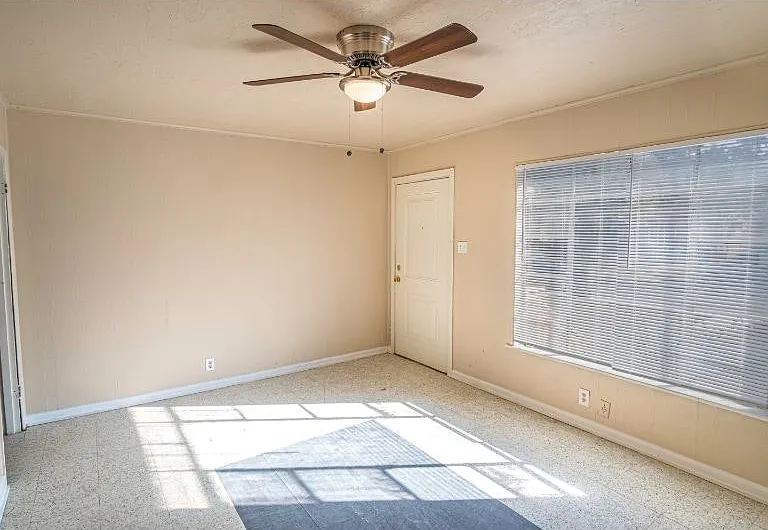 1003 Poinsettia St — Photo 12