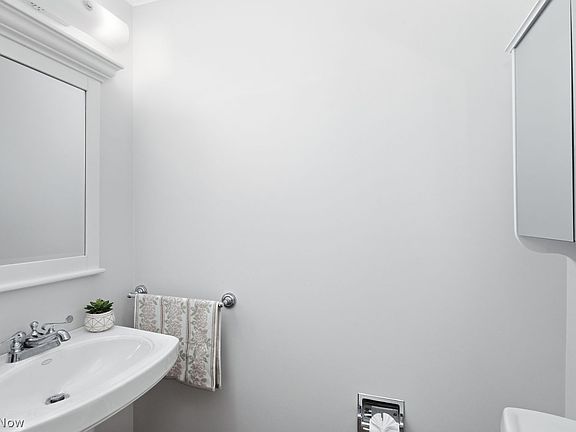 4th image of 5959 Brewster Dr