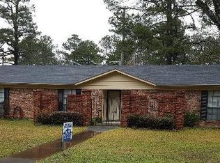 504 Shannon Dr, Hope, AR 71801