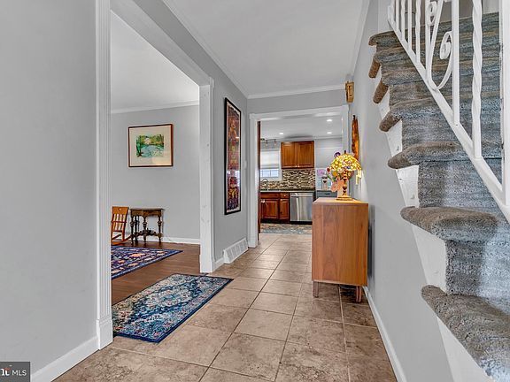 5th image of 608 Arlington Rd