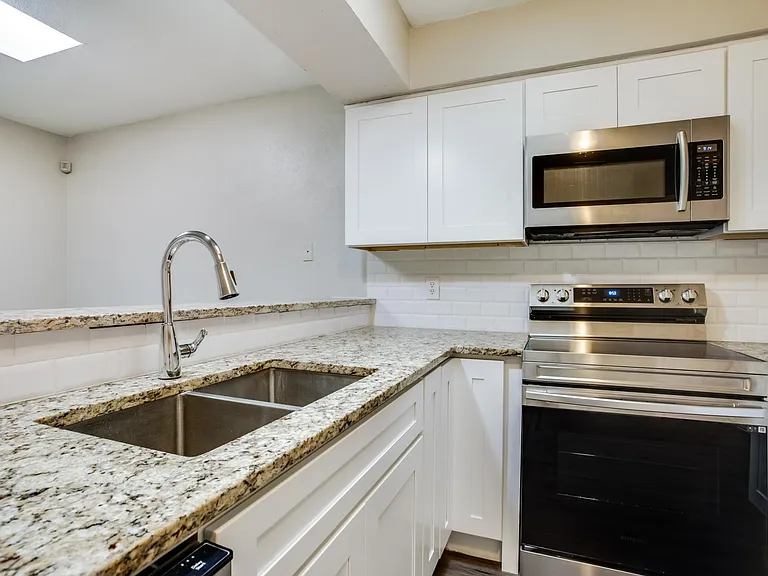 5102 Lakeridge Ct — Photo 9