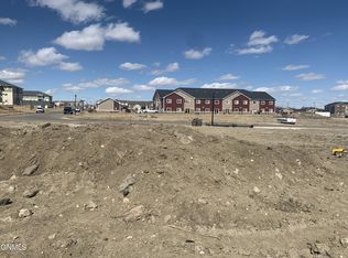 24 24th St W #4R, Williston, ND 58801