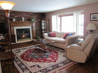 28 Royalcrest Rd, Orchard Park, NY 14127