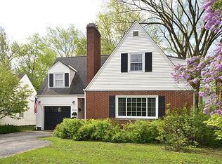 1562 Willow Rd, Northfield, IL 60093