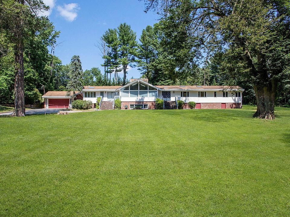 1st image of 825 Orchard Ln