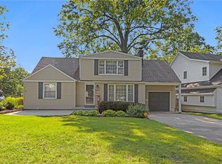 7041 Granada Ln, Prairie Village, KS 66208