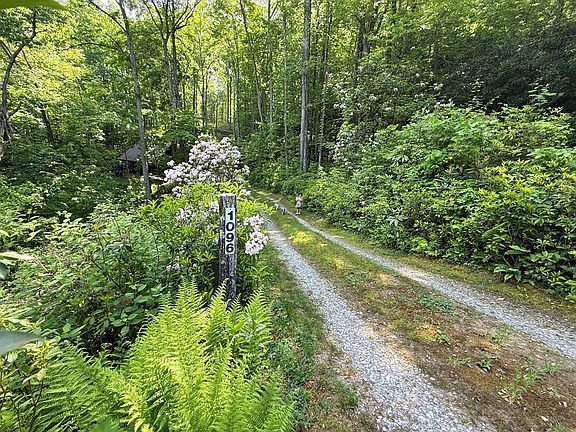 3rd image of 1096 Mount Tabor Rd