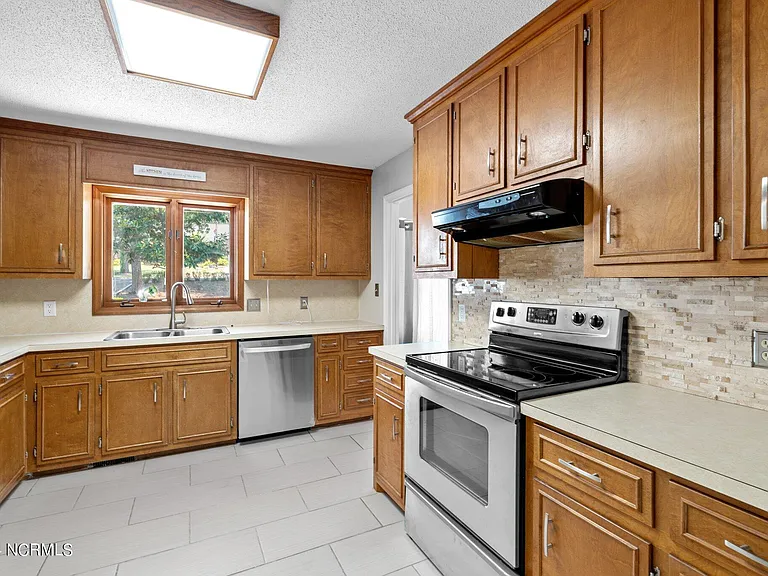 618 Chelsea Dr — Photo 10