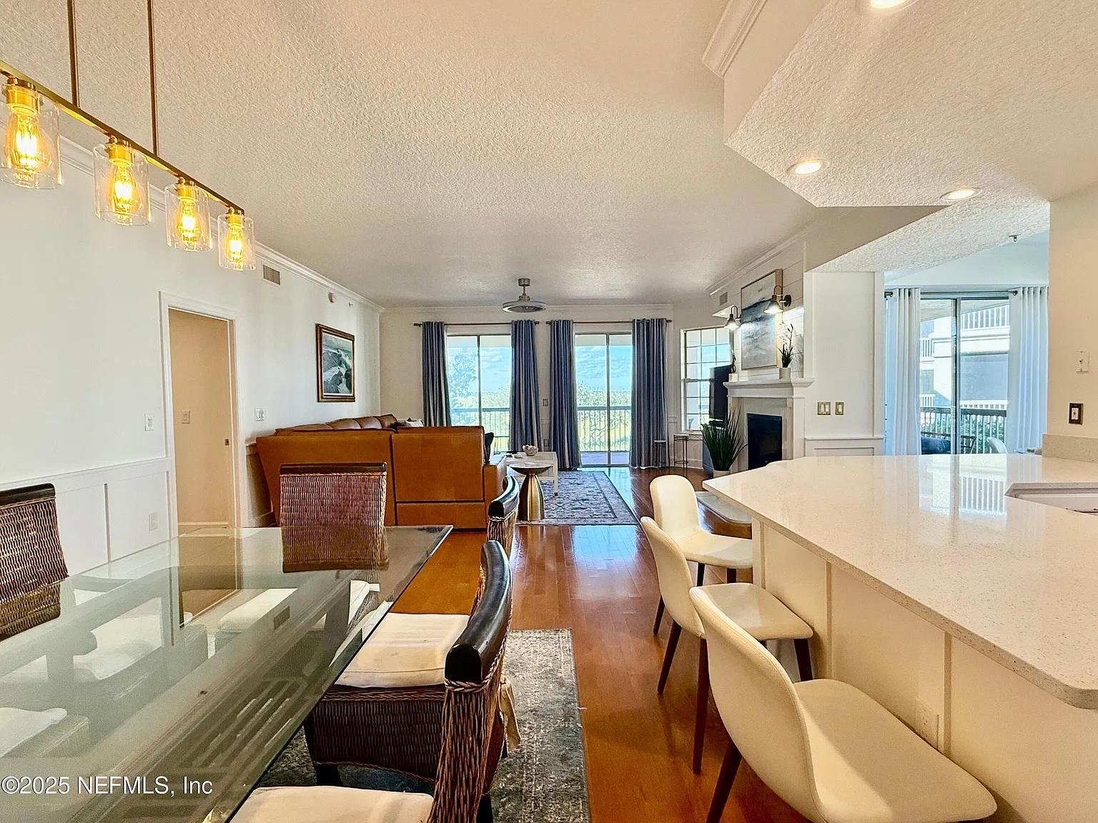 3 bed, 3.0 bath, 2239 sqft, $4,645 — Photo 4