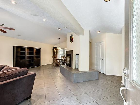 3rd image of 33328 Somerset Dr