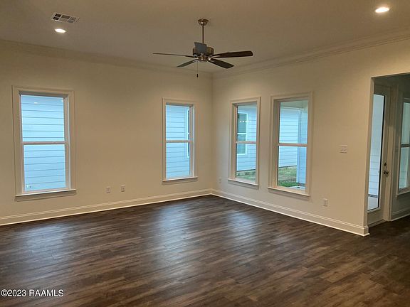 5th image of 205 Berchman Oaks Dr