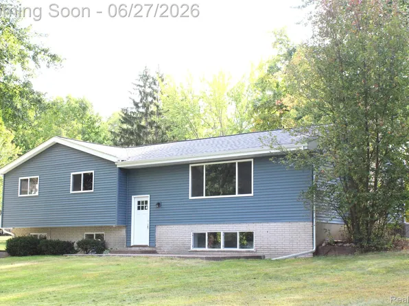 6342 Restwood Dr, Linden, MI 48451