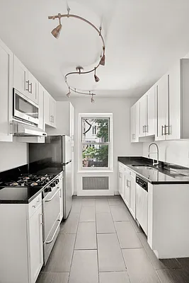 Rented by Cooper & Cooper Real Estate | media 4