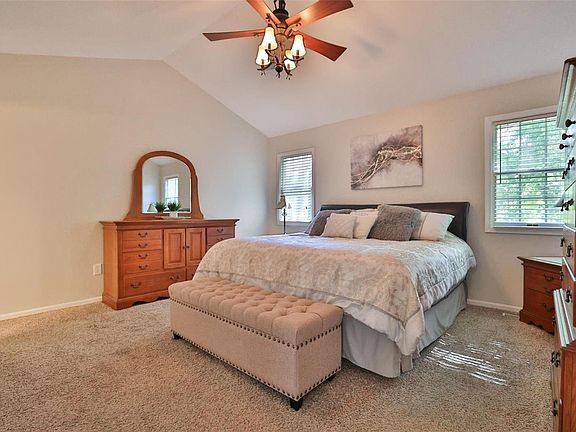 5th image of 31 Amber Ct